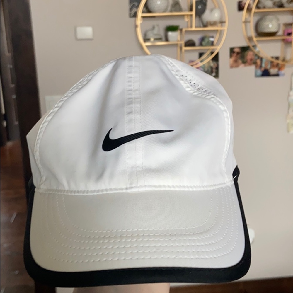 ☑️NIKE WHITE HAT